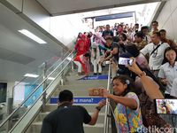 Kesan Iriana Jokowi Jajal MRT Jakarta: Mantap!