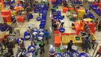 Ratusan pedagang menjajakan ikan segar hasil tangkapan nelayan. Ada ikan, udang, cumi, kerang dan lain sebagainya. Foto: (Bonauli/detikcom)