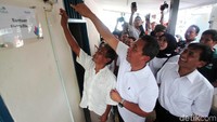 Kementerian BUMN bersama Bank Mandiri dan PLN menggelar program Padat Karya BUMN untuk Negeri berupa elektrifikasi rumah, sosialisasi  program Mekaar dan promo aktivasi LinkAja, dimana masyarakat dapat membeli pangan murah seharga Rp 10.000 dengan mendownload aplikasi LinkAja di ponsel.