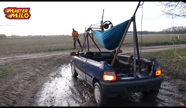 Jok Mobil Diganti Hammock. Foto: Istimewa Jok Mobil Diganti Hammock. Foto: Istimewa