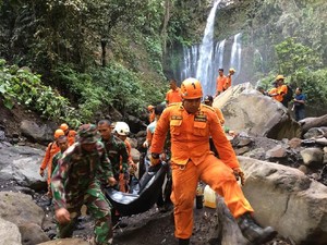 Update Longsor Air Terjun NTB: 3 Tewas dan Seluruh Turis Sudah Dievakuasi