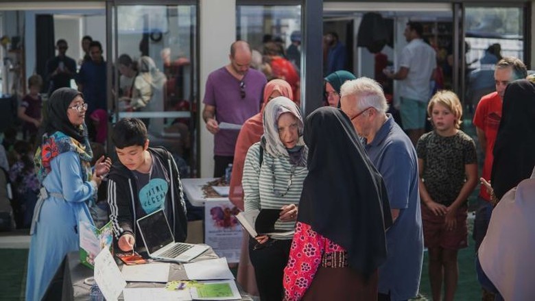 Ratusan Warga Australia Kunjungi Masjid Indonesia di Melbourne Ratusan Warga Australia Kunjungi Masjid Indonesia di Melbourne