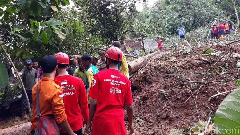 Banjir dan Longsor Bantul, 3 Tewas dan 2 Dalam Pencarian Banjir dan Longsor Bantul, 3 Tewas dan 2 Dalam Pencarian