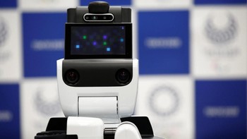 Ini merupakan wujud robot HSR (Human Support Robot) dari Toyota. Seperti terindikasi dari namanya, robot ini akan bertindak membantu orang-orang dalam sejumlah hal. (Foto: REUTERS/Kim Kyung-hoon)