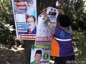 Seribu Baliho Caleg dan Capres di Makassar Dicopot
