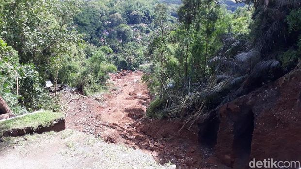 Bangunan Makam Kasultanan di Imogiri Bantul Ambrol