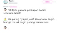 Pak Kyai juga sudah siapkan sarung, untuk jaga-jaga biar nggak masuk angin. (Foto: Twitter)