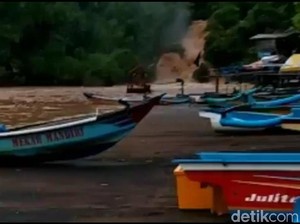 Sungai Bawah Tanah Pantai Baron Gunungkidul Meluap
