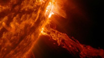 Beberapa miliar tahun lagi, energinya akan sangat besar dan sanggup membuat laut mendidih, bahkan menelan Bumi. Foto: NASA