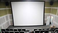 PD Pasar Jaya membangun bioskop rakyat di beberapa pasar di Jakarta. Salah satu bioskop rakyat itu hampir rampung dibangun di Pasar Teluk Gong, Jakarta.