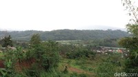 Tepat berada di atas pintu keluar Tol Ungaran, TSCS menawarkan spot instgramable berlatar kegagahan Gunung Ungaran (Aji Kusuma/detikTravel)