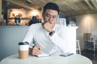 Kalap Makan Karena Emosi Bisa Diatasi dengan 7 Trik Ini