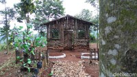 Gazebo lengkap dengan ayunan dan jungkat-jungkit. Beberapa kuliner seperti soto, pecel dan gado-gado dapat menjadi santapan nikmat sembari menikmati suasana segar khas Kabupaten Semarang (Aji Kusuma/detikTravel)
