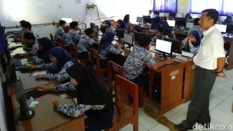 Jelang UNBK SMP, Koneksi Internet Diperkuat di Pelosok Ciamis Jelang UNBK SMP, Koneksi Internet Diperkuat di Pelosok Ciamis