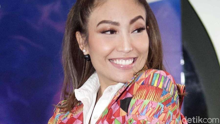 Dear Suami Ayu Dewi, Ini Beda Patricia Gouw dan Istri Anda!