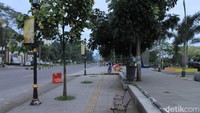 Taman ini ada di Jalan Raya Al Fathu, Kecamatan Soreang. Tempatnya berseberangan dengan Komplek Pemkab Bandung dan sebelah exit Tol Soroja Pasirkoja (Soroja) (Wisma Putra/detikcom) 