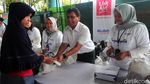 Senyum Bahagia Warga Depok Dapat Paket Sembako Murah