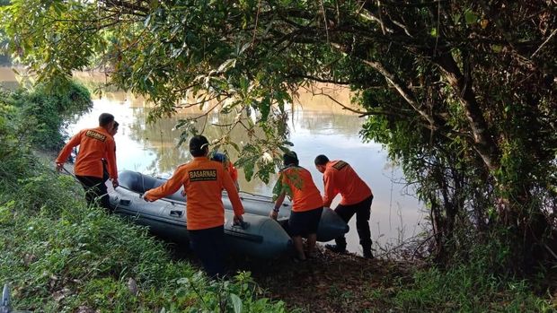 Petugas Cari PNS yang Diduga Diterkam Buaya di Konawe
