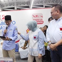 Nur Asia Uno pernah mengunggah momen ketika dia digoda Sandiaga Uno di depan publik hingga dirinya gemas pada sang suami dan mencubit manja pria tersebut. Pakar pernikahan Susan Heitler mengungkapkan, senyum, kontak mata, sentuhan, pelukan atau ucapan singkat seperti pendapat kamu bagus, tindakan-tindakan ringan itu bisa mengingatkan pasangan kalau mereka saling mencintai.