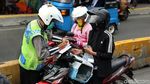 Terobos Jalur Busway di Jatinegara Puluhan Pemotor Ditilang