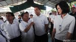 Senyum Bahagia Warga Depok Dapat Paket Sembako Murah