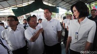 Acara tersebut dihadiri oleh Deputi Bidang Usaha Jasa Keuangan, Jasa Survei, dan Konsultan Kementerian BUMN Gatot Trihargo, Wadirut Bank Mandiri Sulaiman A Ariyanto, Direktur Kelembagaan Bank Mandiri Alexandra Askandar, dan Direktur Bisnis Regional PLN Jawa Bagian Tengah Amir Rosyidin.