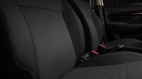 Tipe GLX dibedakan dengan pelek 15 inci, kaca spion yang bisa dilipat secara elektrik, dekorasi elemen kayu, ventilasi AC belakang, sistem hiburan layar sentuh 10 inci dengan navigasi offline dan konektivitas Bluetooth, sensor parkir belakang, kamera mundur, dan beberapa fitur tambahan lainnya. Foto: Dok. Suzuki Filipina