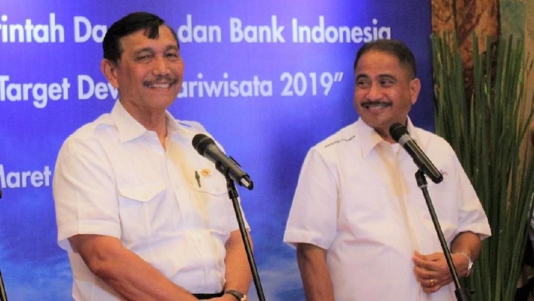 Menko Luhut (kiri) bersama Menteri Pariwisata Arief Yahya (Biro Informasi dan Hukum Kemenko Bidang Kemaritiman) Menko Luhut (kiri) bersama Menteri Pariwisata Arief Yahya (Biro Informasi dan Hukum Kemenko Bidang Kemaritiman)