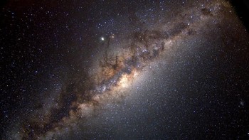 Galaksi Bima Sakti penuh dengan bintang, planet, hingga lubang hitam. Foto: NASA