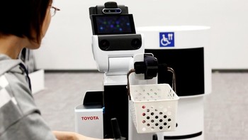 Robot-robot ini di antaranya akan menjadi penyedia informasi, menunjukkan lokasi, dan bahkan membawakan makan-minum di venue Olimpiade 2020. (Foto: REUTERS/Kim Kyung-hoon)