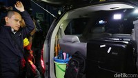 Sebelumnya para penyidik melakukan penggeledahan terkait kasus dugaan suap pengisian jabatan di Kemenag dengan tersangka anggota DPR yang juga eks Ketum PPP Romahurmuziy, Kepala Kantor Kemenag Kabupaten Gresik Muhammad Muafaq Wirahadi, serta Kepala Kantor Wilayah Kemenag Jawa Timur Haris Hasanuddin.
