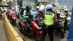 Terobos Jalur Busway di Jatinegara Puluhan Pemotor Ditilang
