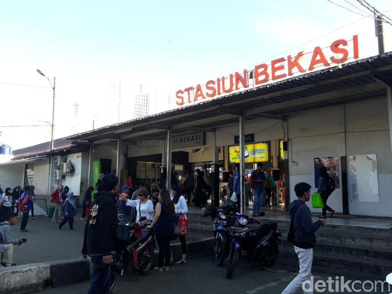 Beragam Komentar Anker di Bekasi soal Program Senin Diongkosin Beragam Komentar Anker di Bekasi soal Program Senin Diongkosin