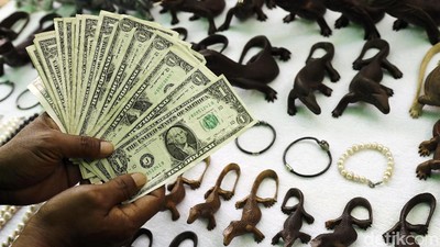 Semarak Penjual Souvernir di Pulau Komodo