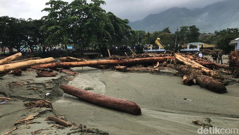 RS Bhayangkara Papua Sediakan Ruang Tunggu bagi Keluarga Korban Banjir Sentani RS Bhayangkara Papua Sediakan Ruang Tunggu bagi Keluarga Korban Banjir Sentani
