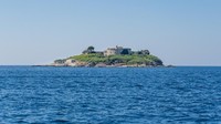 Pulau Lastavica di Montenegro lekat dengan sejarah panjang Perang Dunia Kedua yang memilukan (hercegnovi.travel)