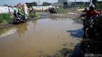 Di Depok Jalan Rusak Penuh Genangan Masih Ada Lho