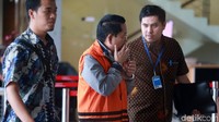 Dalam kasus ini, Sibron Azis diduga memberi suap kepada Bupati Mesuji Khamami melalui sejumlah perantara. Uang itu diduga merupakan fee pembangunan proyek infrastruktur di Mesuji. 