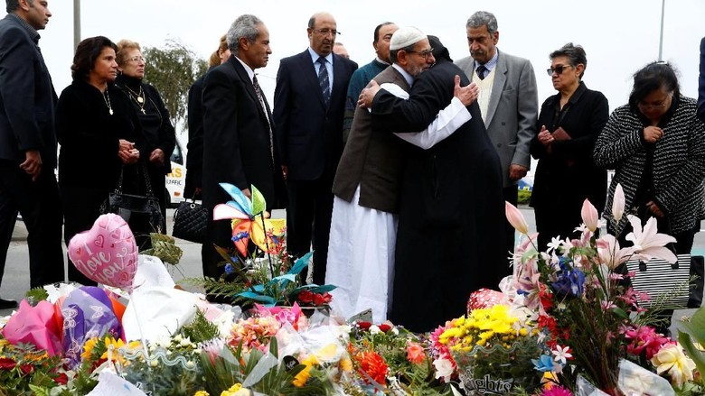 Tragedi Christchurch dan Tangis Polisi Muslim Tragedi Christchurch dan Tangis Polisi Muslim