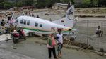 Pesawat dan Mobil Rusak Akibat Banjir Bandang di Papua