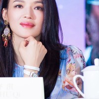 Mengapa kamu tidak menjadi fans dari orang putih? tulis Shu Qi dalam unggahan di Weibo tersebut. Hal ini cukup mengejutkan para netizen. Foto: Instagram @sqwhat