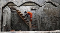 Api melahap kawasan pemukiman padat penduduk di Krukut, Jakarta Barat, pada Minggu (17/3/2019) dini hari. Kebakaran itu hanya menyisakan puing-puing bangunan yang telah hangus dilalap api, Senin (18/3/2019).