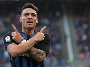 Wenger Yakin Barcelona Akan Beli Striker Baru