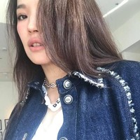 Pemain My Wife Is a Gangster 3 tersebut dikenal sebagai aktris tercantik di Asia. Ia punya fitur wajah yang unik dan terlihat awet muda di usianya sudah kepala empat. Foto: Instagram @sqwhat