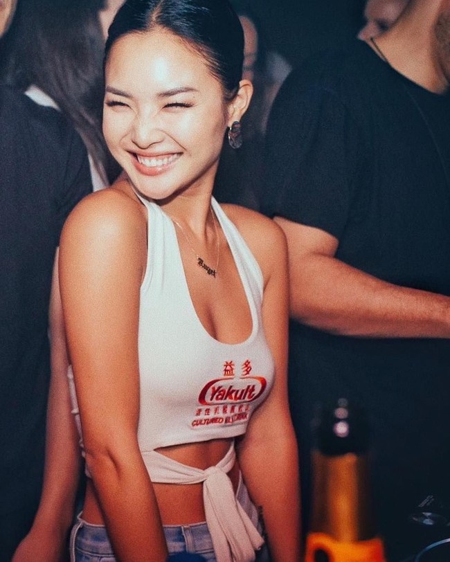 Kerap tampil seksi dan sempurna, Son pun mengungkapkan pentingnya mencurahkan waktu dan energi untuk berolahraga dan perawatan kecantikan. Dia pun berlatih di gym dengan pelatih pribadi selama satu jam, dua kali seminggu. Foto: Instagram