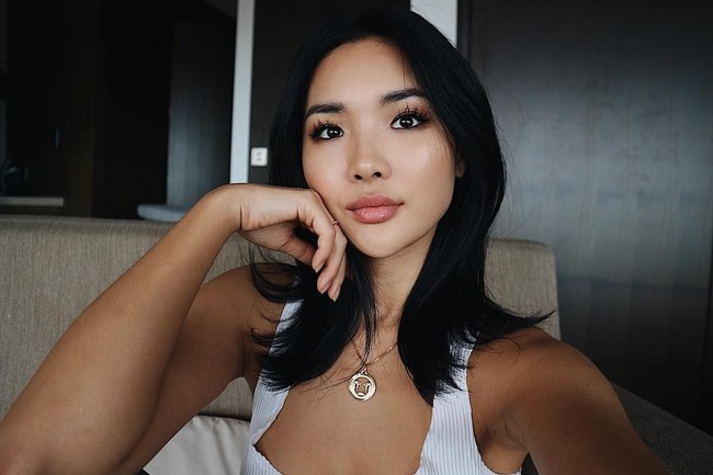 Itu dimulai ketika saya mengunggah foto selfie di Instagram dengan tagar populer seperti #asiangirl dan #ootd, kemudian beberapa akun terkenal mulai berbagi postingan saya, memberi saya lebih banyak perhatian di media sosial, ungkap Son seperti dikutip dari Stomp. Foto: Instagram