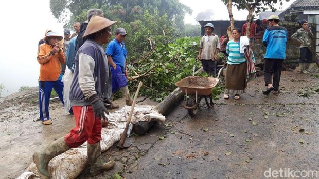 Hati-hati! Ada Longsor di Jalur Selo Boyolali