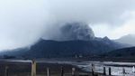Limpasan Air Membelah Lautan Pasir Gunung Bromo