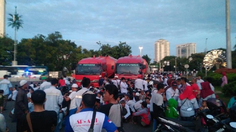 Ini Penampakan Mobil Tangki Pertamina yang Dibajak dan Dibawa ke Istana Ini Penampakan Mobil Tangki Pertamina yang Dibajak dan Dibawa ke Istana