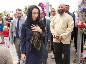 Wanita Pemimpin New Zealand Dikagumi, Istri Sandiaga Uno Cantik Berbusana Biru